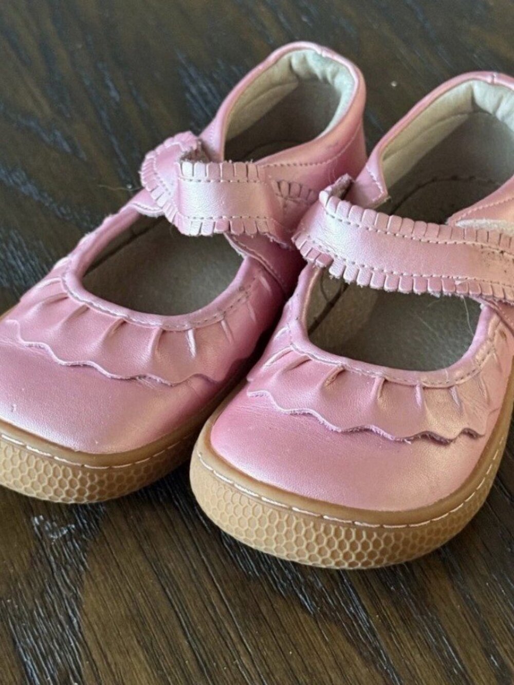 Livie & Luca Mary Jane Kids Size 6 Pink Excellent Ruffle Metallic Leather Shoes